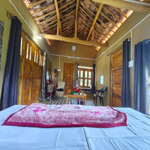 Amatya Homestay, Handia